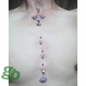 �s�A�X���m����̍A���E�����̃{�f�B�s�A�X